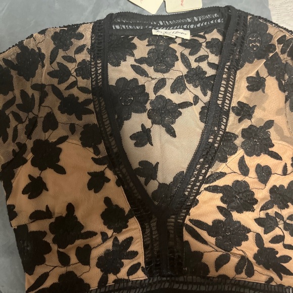 Beautiful set. Very sexy. But very classy. Head turner for sure. Like new. - Picture 3 of 5